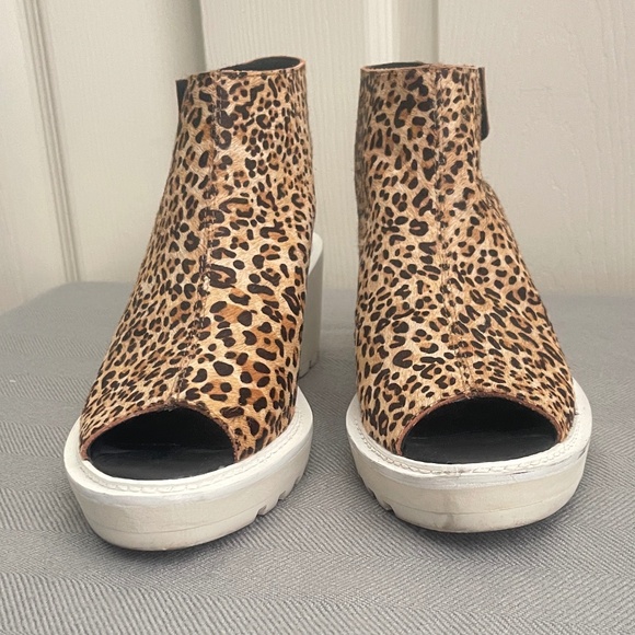 Cecelia New York Gianna Leopard Wedge Peep Toe Adjustable Ankle Strap Sandals - Picture 4 of 12